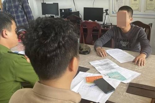 Đà Nẵng: Phát hiện 3 người giả nhà sư đi xin tiền