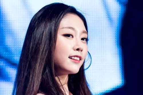 Cuộc sống sau 10 năm của sao nữ bị vu oan cưỡng bức người tình đồng giới: Rời bỏ showbiz, làm công nhân trong nhà máy