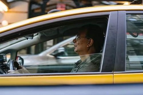 Hàn Quốc tặng tiền cho người già từ bỏ bằng lái ô tô