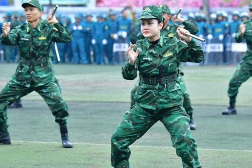 Nữ chiến sĩ biên phòng xứ Nghệ: Xung phong vào đội huấn luyện võ thuật khi con mới 8 tháng tuổi