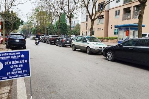Công ty Ngân Gia Bảo chiếm dụng vỉa hè tổ chức trông xe ô tô trái phép