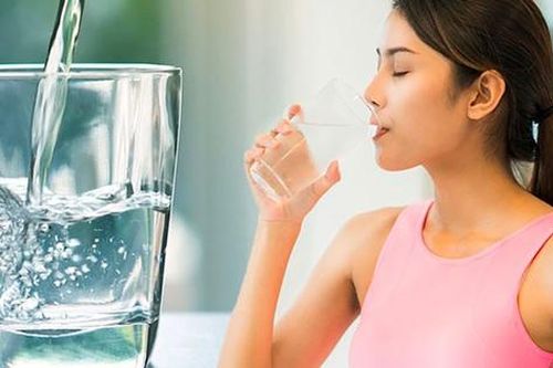 Uống nhiều nước vào 4 thời điểm trong ngày tốt chẳng thấy đâu, bệnh tật còn ùn ùn kéo tới
