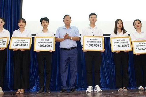 Trao Học bổng Huỳnh Thiện Nghệ lần thứ 16