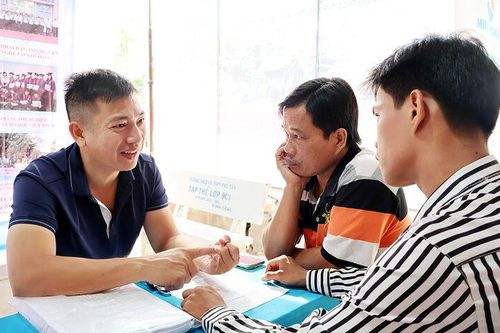 1.300 người lao động và học sinh tham gia Ngày hội việc làm thanh niên huyện Phú Tân năm 2024