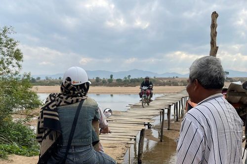 Lão nông gần 10 năm làm cầu bắc qua sông Ba