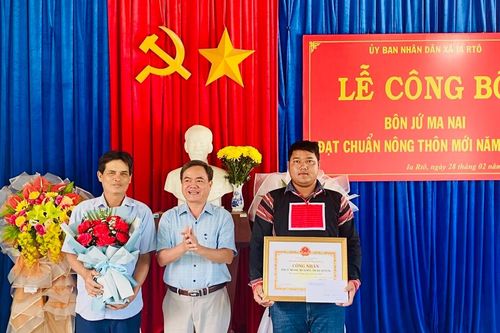 Buôn Jứ Ma Nai đạt chuẩn làng nông thôn mới