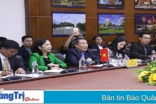 Lãnh đạo tỉnh tiếp xã giao đoàn đại biểu cấp cao tỉnh Ubon Ratchathani