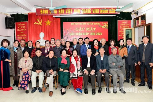 Ấm áp ngày gặp mặt