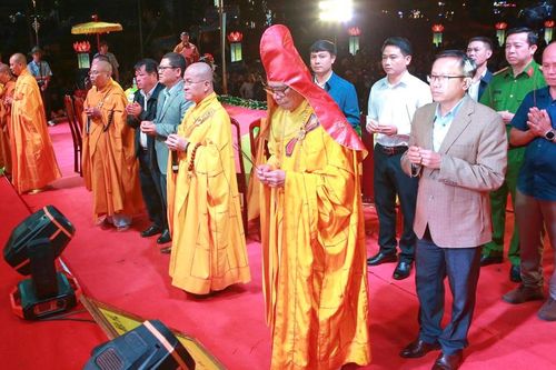 Đắk Nông: Lễ hội hoa đăng cầu nguyện quốc thái dân an năm 2024 tại Hồ Tây (H.Đắk Mil)