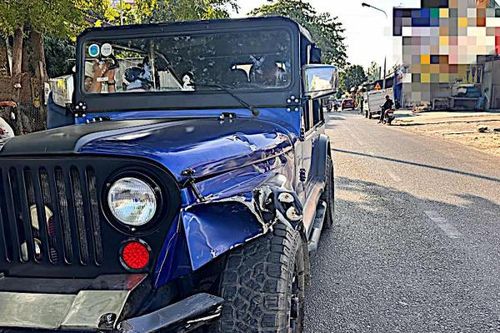 Va chạm với xe Jeep, người lái xe máy văng xa 20m