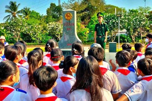 Thầy giáo quân hàm xanh luyện 'nét chữ - nết người'