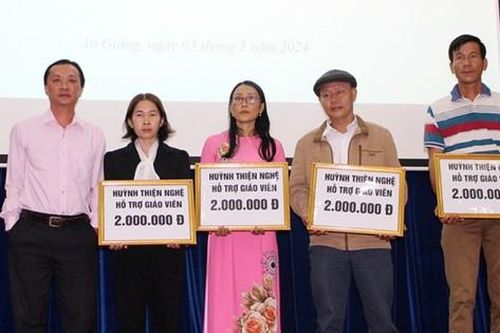 Hội Khuyến học tỉnh An Giang trao gần 100 triệu đồng Học bổng Huỳnh Thiện Nghệ