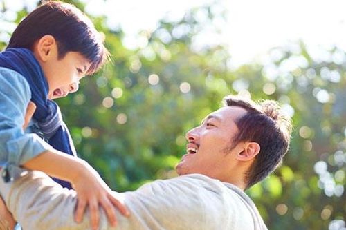 Những cha mẹ có con lớn lên thành đạt đều 'gặp nhau' ở 8 quy tắc khi dạy dỗ