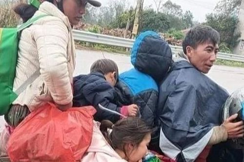 Cảnh khốn khó của gia đình 7 người đèo nhau 600km trên xe máy tìm việc
