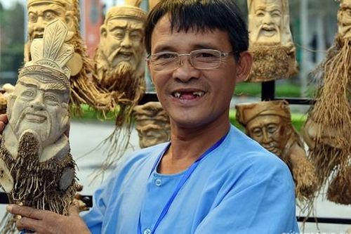 Đỏ 'tre' - người phù phép' gốc tre thành những tác phẩm nghệ thuật