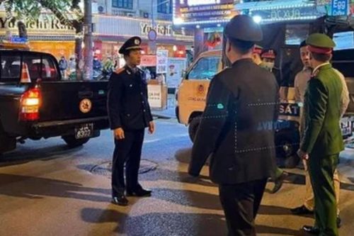 Xử lý nhiều trường hợp chèo kéo trông xe khu phố cổ