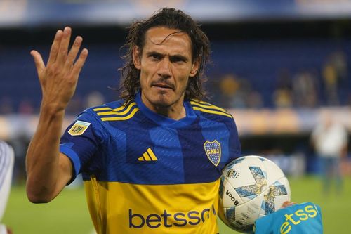 Cavani lập hat-trick ở tuổi 37