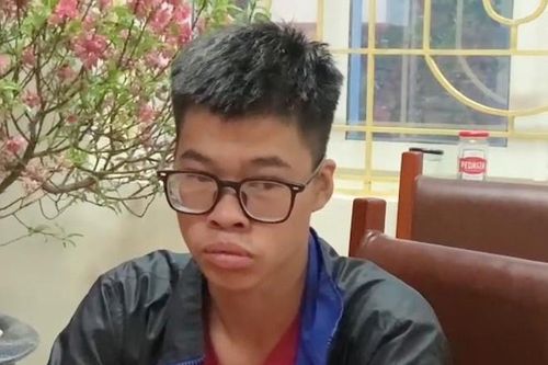 Khởi tố, tạm giam thanh niên điều khiển xe máy vào Đại lộ Thăng Long