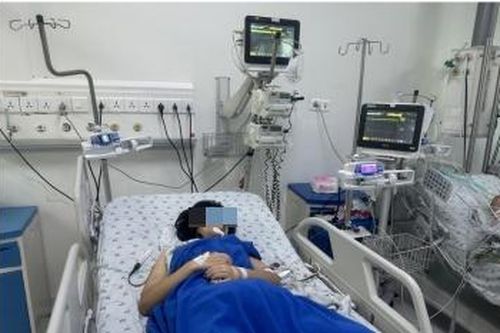 Nữ sinh ở TP.HCM nhập viện do uống nhiều thuốc an thần