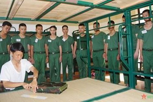Đảng viên nhập ngũ