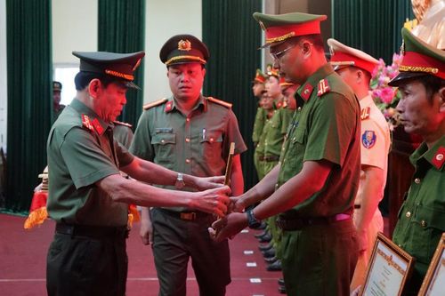 Nhiều tập thể, cá nhân Công an TP Đà Nẵng được nhận Bằng khen của các cấp
