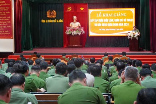 Công an Đà Nẵng tập huấn Điều lệnh, quân sự, võ thuật và kiểm tra bắn đạn thật súng quân dụng