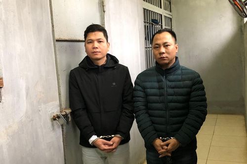 'Thông chốt' bất thành, hai người tấn công cảnh sát
