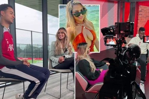 Vóc dáng hoàn hảo của phóng viên xinh đẹp kênh Sky Sports