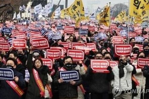 Khủng hoảng y tế Hàn Quốc: Lo một lực lượng bị lôi kéo, chính phủ ra cảnh báo 'phủ đầu', tuyên bố nguyên tắc bất biến
