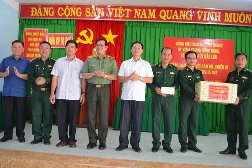 Lãnh đạo các tỉnh, thành thăm, chúc mừng các đơn vị BĐBP nhân dịp kỷ niệm 65 năm Ngày truyền thống