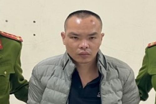 Bắt nghi phạm bịt mặt, dùng dao lao vào trường Đại học cướp điện thoại của nữ sinh