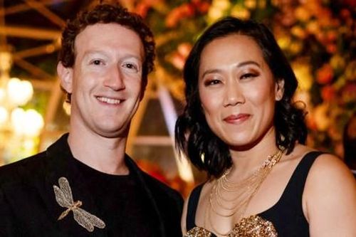 Ông chủ Facebook Mark Zuckerberg và vợ gây chú ý ở tiệc cưới 120 triệu USD