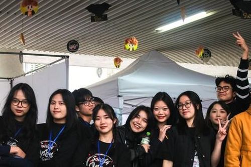 Nét đặc biệt ở hội chợ khoa học trường THPT Chuyên Hà Nội - Amsterdam