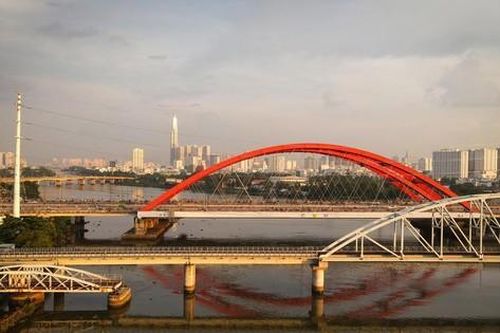 Hàng ngàn mét dây điện kết nối camera dưới dạ cầu ở TPHCM bị trộm