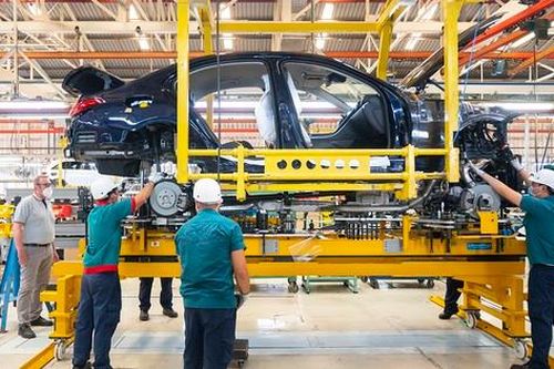 Lý do nhiều người Việt không mua ô tô đầu năm
