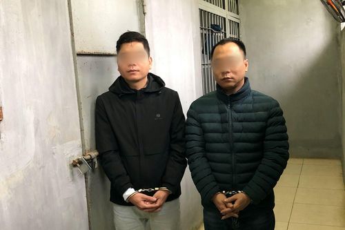 Khởi tố 2 đối tượng say xỉn, tấn công cảnh sát