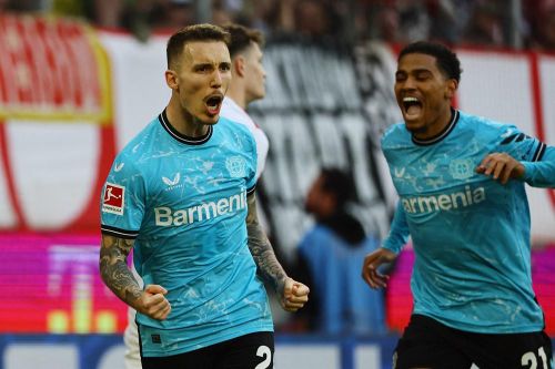Leverkusen 'cắt đuôi' Bayern Munich, kéo dài kỷ lục