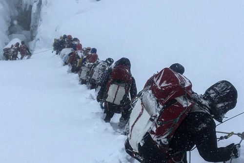 'Đỉnh Everest đang trở nên quá đông đúc và bẩn thỉu'