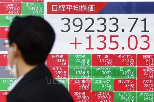 Chỉ số Nikkei của Nhật Bản vượt mốc 40.000 điểm lần đầu tiên trong 34 năm