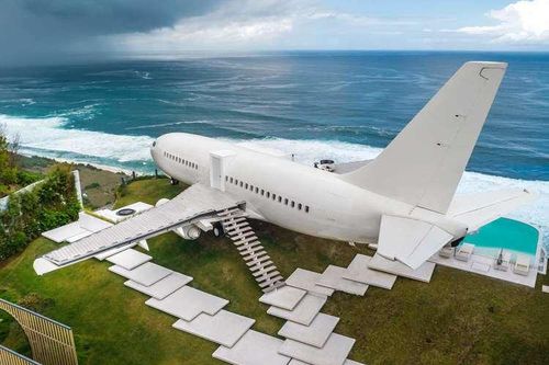 Chủ nhà gây 'sốt' nhờ biến phi cơ Boeing 737 thành dinh thự siêu đẹp