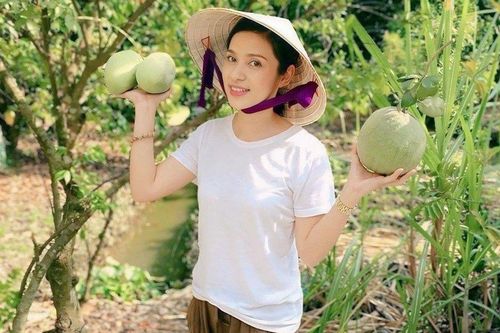 'Chốn đi về' an yên trong ngôi nhà vườn rộng 2.500m2 của 'Người đẹp Tây Đô' sau giải nghệ