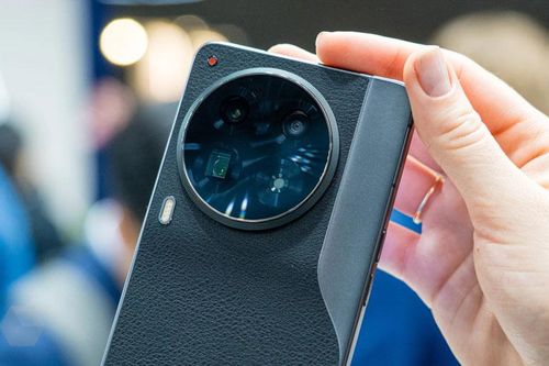 Smartphone cấu hình 'siêu khủng', sạc 70W, 3 camera 50 MP