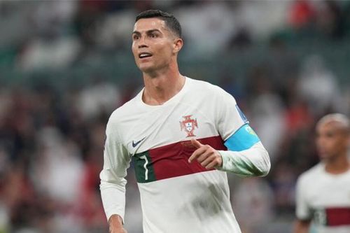 Bạn gái 'lỡ miệng' tiết lộ thời điểm Ronaldo giải nghệ tại show thời trang, fan lo lắng bởi thời gian quá gần