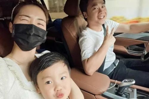 Hòa Minzy tiết lộ con trai đã sang Úc với bố