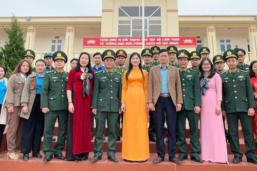 Phụ nữ Thái Nguyên hưởng ứng 'Tuần lễ Áo dài' và hướng về Điện Biên