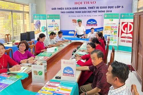 An Giang giới thiệu sách giáo khoa lớp 5