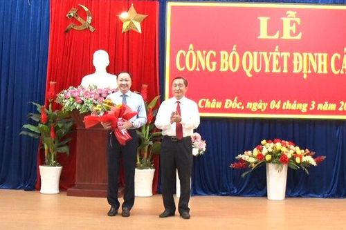 Ban Tổ chức Tỉnh ủy An Giang công bố quyết định cán bộ