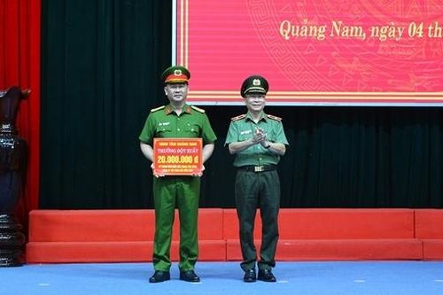 Thưởng đột xuất đơn vị phá chuyên án ma túy, bắt giữ 2 đối tượng