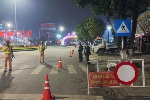 Phạt người đàn ông livestream 'báo chốt' kiểm tra nồng độ cồn