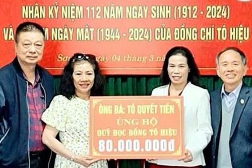 Hội Khuyến học tỉnh Sơn La tiếp nhận 80 triệu đồng vào Quỹ học bổng Tô Hiệu